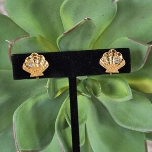 Gold Seashell Clip-on Earrings 1990 AVON "Island Scallop Shell" Gold Tone